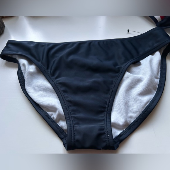 NET Tommy Hilfiger bikini. - Picture 3 of 7